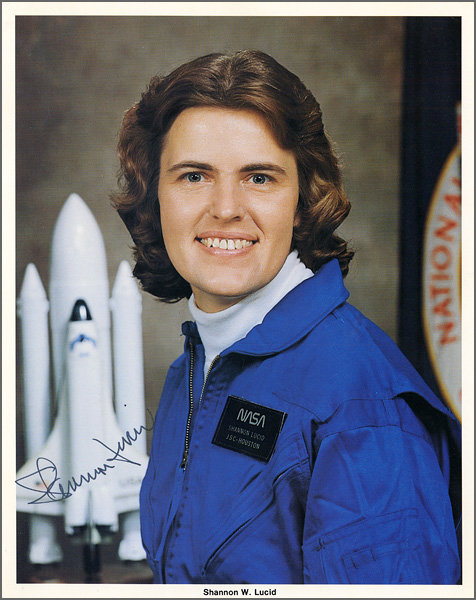 Astronaut Shannon W. Lucid Signed Official NASA Photograph